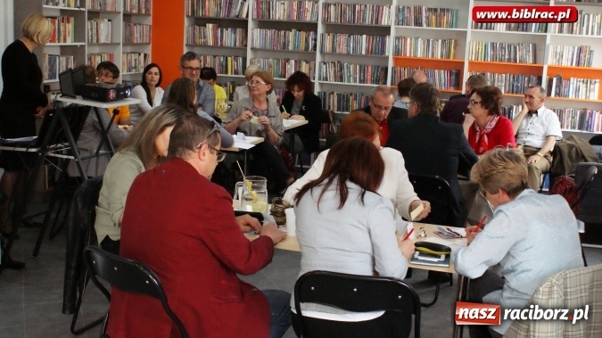 Zdjęcie w galerii na portalu naszraciborz.pl: Rozwijamy skrzydła Polski lokalnej - debata w raciborskiej bibliotece wiadomości z regionu