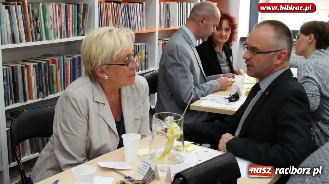 Zdjęcie w galerii na portalu naszraciborz.pl: Rozwijamy skrzydła Polski lokalnej - debata w raciborskiej bibliotece wiadomości z regionu