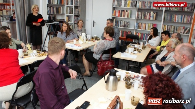 Zdjęcie w galerii na portalu naszraciborz.pl: Rozwijamy skrzydła Polski lokalnej - debata w raciborskiej bibliotece wiadomości z regionu