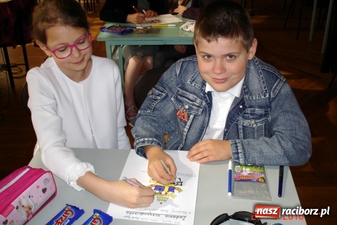 Zdjęcie w galerii na portalu naszraciborz.pl: VI Międzyszkolny Konkurs Wiedzy o Janie Pawle II w Gimnazjum nr 5  wiadomości z regionu