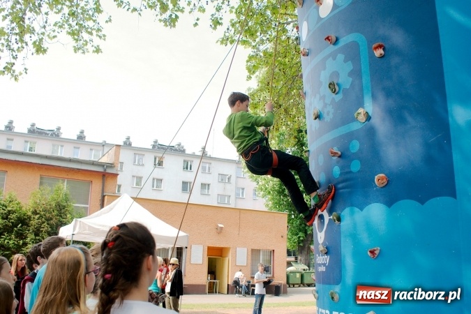 Zdjęcie w galerii na portalu naszraciborz.pl: Piknik naukowy z okazji Dni Otwartych G5 wiadomości z regionu