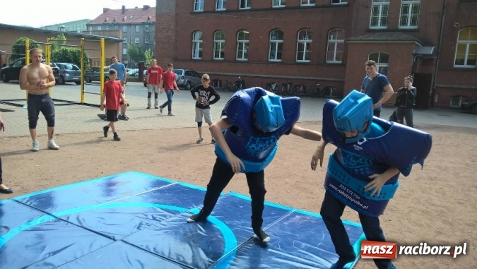 Zdjęcie w galerii na portalu naszraciborz.pl: Piknik naukowy z okazji Dni Otwartych G5 wiadomości z regionu