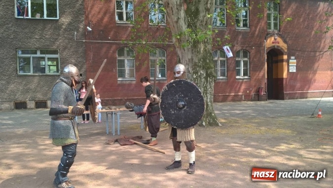 Zdjęcie w galerii na portalu naszraciborz.pl: Piknik naukowy z okazji Dni Otwartych G5 wiadomości z regionu