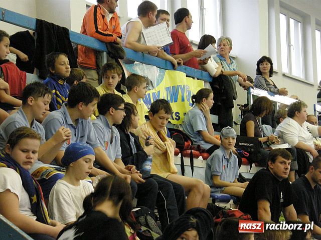 Zdjęcie w galerii na portalu naszraciborz.pl: Młodzi pływacy walczyli o medale wiadomości z regionu