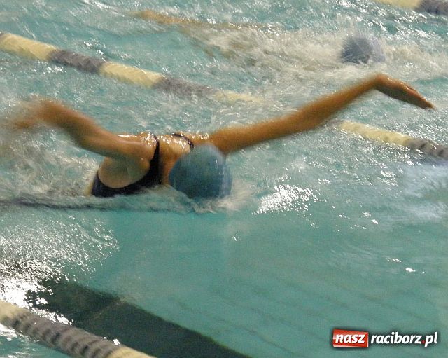 Zdjęcie w galerii na portalu naszraciborz.pl: Młodzi pływacy walczyli o medale wiadomości z regionu