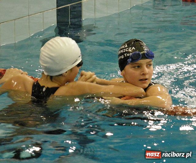 Zdjęcie w galerii na portalu naszraciborz.pl: Młodzi pływacy walczyli o medale wiadomości z regionu