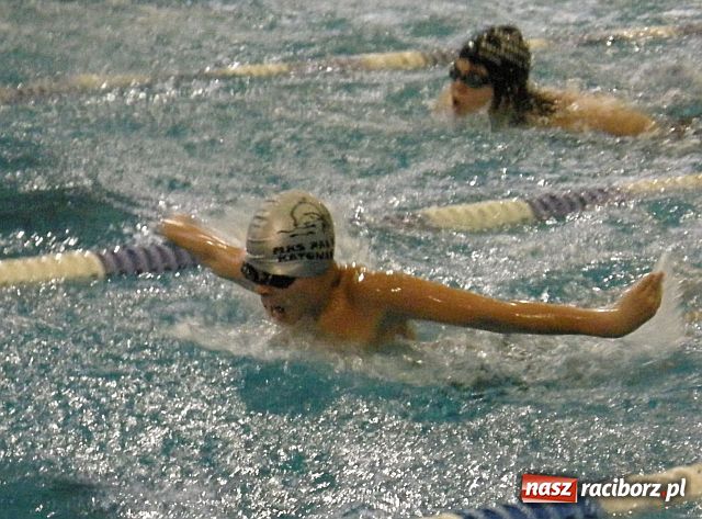 Zdjęcie w galerii na portalu naszraciborz.pl: Młodzi pływacy walczyli o medale wiadomości z regionu
