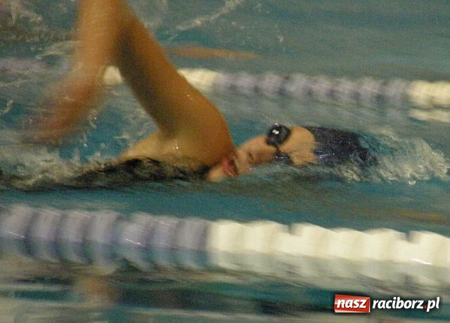 Zdjęcie w galerii na portalu naszraciborz.pl: Młodzi pływacy walczyli o medale wiadomości z regionu