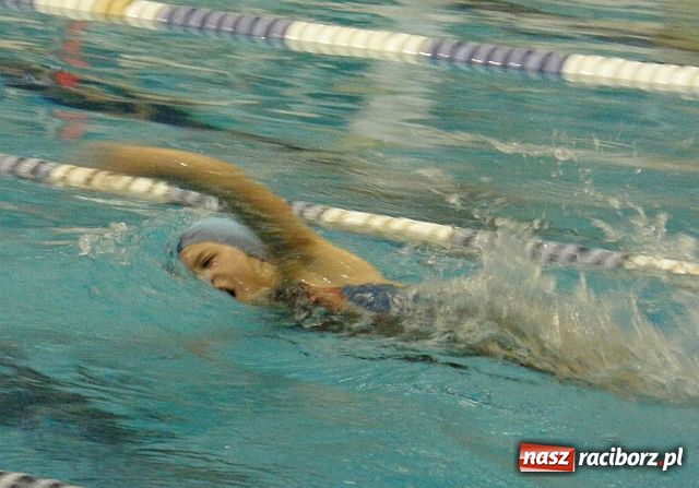 Zdjęcie w galerii na portalu naszraciborz.pl: Młodzi pływacy walczyli o medale wiadomości z regionu