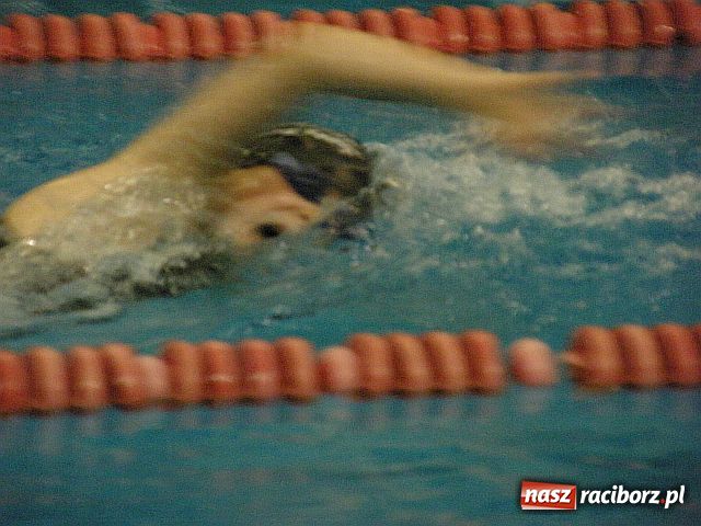 Zdjęcie w galerii na portalu naszraciborz.pl: Młodzi pływacy walczyli o medale wiadomości z regionu