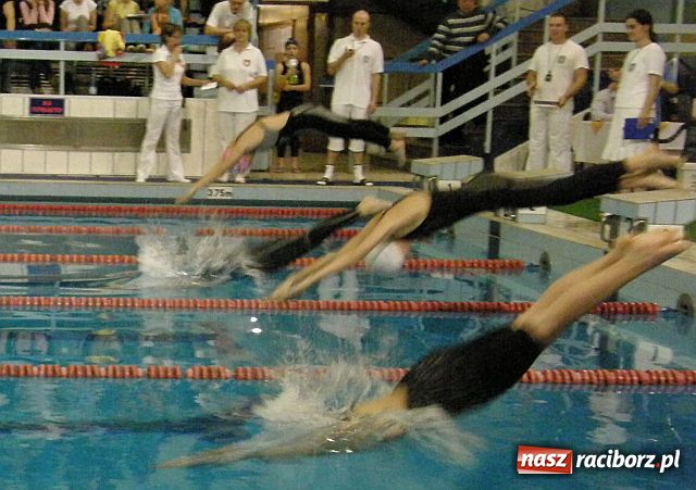 Zdjęcie w galerii na portalu naszraciborz.pl: Młodzi pływacy walczyli o medale wiadomości z regionu