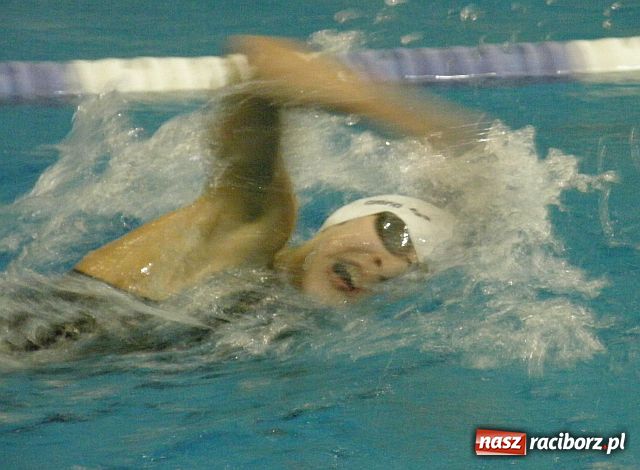 Zdjęcie w galerii na portalu naszraciborz.pl: Młodzi pływacy walczyli o medale wiadomości z regionu