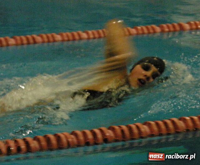 Zdjęcie w galerii na portalu naszraciborz.pl: Młodzi pływacy walczyli o medale wiadomości z regionu