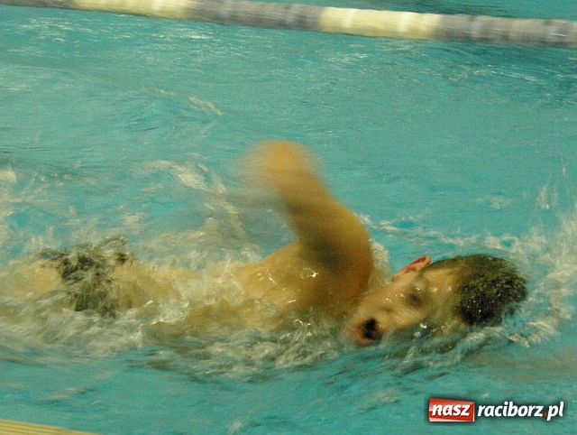Zdjęcie w galerii na portalu naszraciborz.pl: Młodzi pływacy walczyli o medale wiadomości z regionu