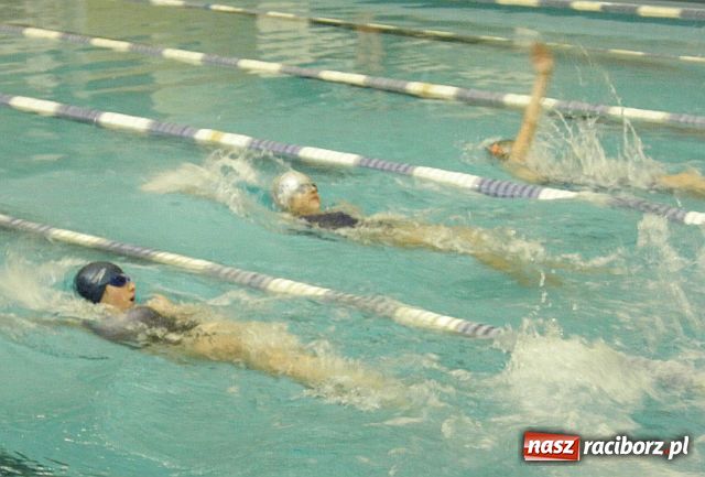 Zdjęcie w galerii na portalu naszraciborz.pl: Młodzi pływacy walczyli o medale wiadomości z regionu