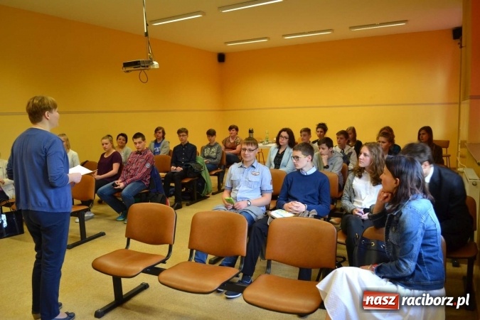 Zdjęcie w galerii na portalu naszraciborz.pl: Chemia wody atrakcyjna dla gimnazjalist&oacute;w wiadomości z regionu