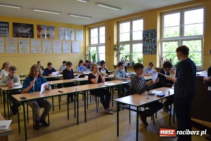 Zdjęcie w galerii na portalu naszraciborz.pl: Chemia wody atrakcyjna dla gimnazjalist&oacute;w wiadomości z regionu