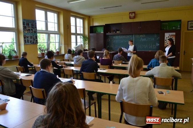 Zdjęcie w galerii na portalu naszraciborz.pl: Chemia wody atrakcyjna dla gimnazjalist&oacute;w wiadomości z regionu