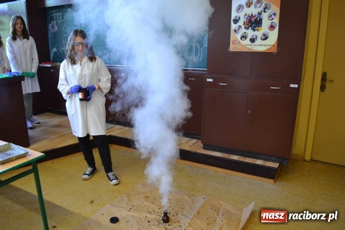 Zdjęcie w galerii na portalu naszraciborz.pl: Chemia wody atrakcyjna dla gimnazjalist&oacute;w wiadomości z regionu