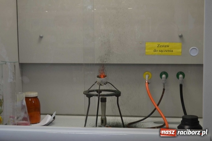 Zdjęcie w galerii na portalu naszraciborz.pl: Chemia wody atrakcyjna dla gimnazjalist&oacute;w wiadomości z regionu