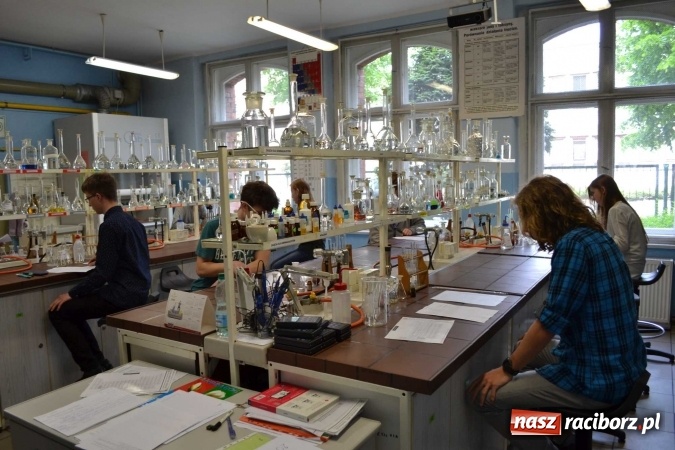 Zdjęcie w galerii na portalu naszraciborz.pl: Chemia wody atrakcyjna dla gimnazjalist&oacute;w wiadomości z regionu