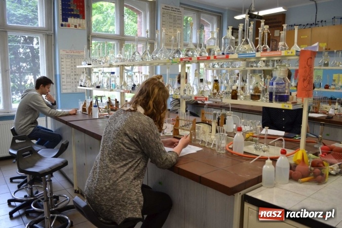 Zdjęcie w galerii na portalu naszraciborz.pl: Chemia wody atrakcyjna dla gimnazjalist&oacute;w wiadomości z regionu