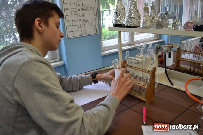 Zdjęcie w galerii na portalu naszraciborz.pl: Chemia wody atrakcyjna dla gimnazjalist&oacute;w wiadomości z regionu