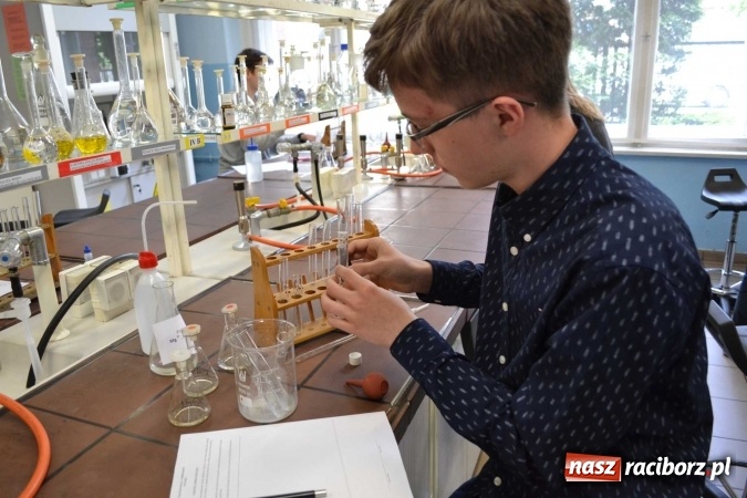 Zdjęcie w galerii na portalu naszraciborz.pl: Chemia wody atrakcyjna dla gimnazjalist&oacute;w wiadomości z regionu