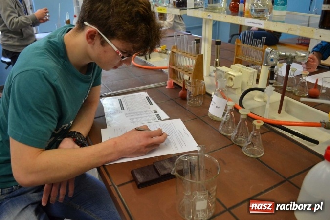 Zdjęcie w galerii na portalu naszraciborz.pl: Chemia wody atrakcyjna dla gimnazjalist&oacute;w wiadomości z regionu