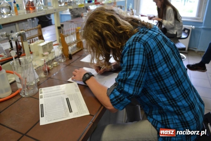 Zdjęcie w galerii na portalu naszraciborz.pl: Chemia wody atrakcyjna dla gimnazjalist&oacute;w wiadomości z regionu