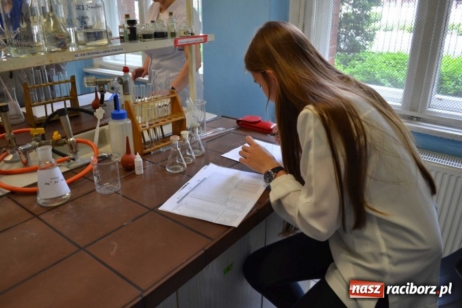Zdjęcie w galerii na portalu naszraciborz.pl: Chemia wody atrakcyjna dla gimnazjalist&oacute;w wiadomości z regionu