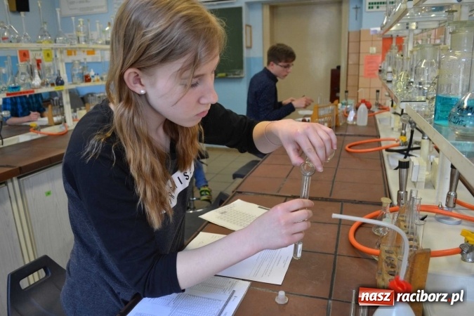 Zdjęcie w galerii na portalu naszraciborz.pl: Chemia wody atrakcyjna dla gimnazjalist&oacute;w wiadomości z regionu