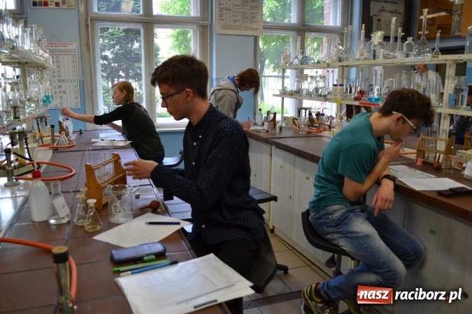 Zdjęcie w galerii na portalu naszraciborz.pl: Chemia wody atrakcyjna dla gimnazjalist&oacute;w wiadomości z regionu