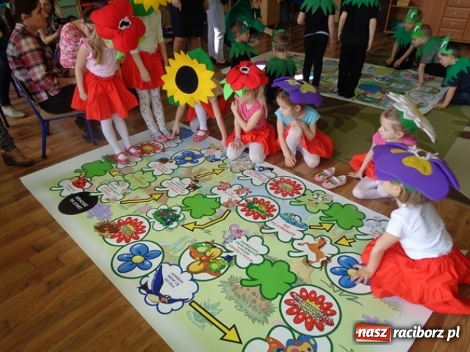 Zdjęcie w galerii na portalu naszraciborz.pl: Czeszki i Słowaczki odwiedziły raciborskie przedszkole  wiadomości z regionu
