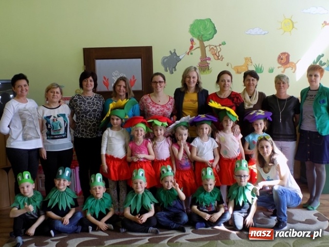Zdjęcie w galerii na portalu naszraciborz.pl: Czeszki i Słowaczki odwiedziły raciborskie przedszkole  wiadomości z regionu