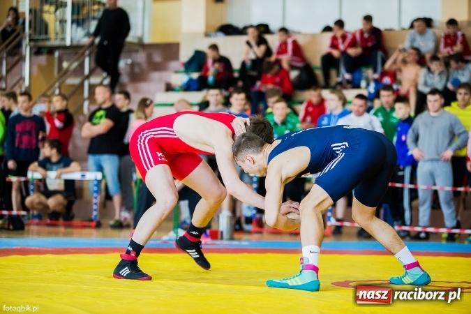 Zdjęcie w galerii na portalu naszraciborz.pl: Międzynarodowe Mistrzostwa Polski kadetów i juniorów w zapasach w stylu wolnym wiadomości z regionu