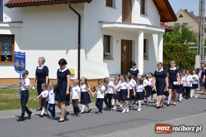 Zdjęcie w galerii na portalu naszraciborz.pl: Dziś w Owiszczach świętowano 150-lecie miejscowej szkoły wiadomości z regionu