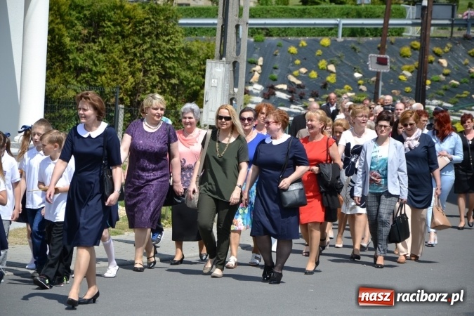 Zdjęcie w galerii na portalu naszraciborz.pl: Dziś w Owiszczach świętowano 150-lecie miejscowej szkoły wiadomości z regionu