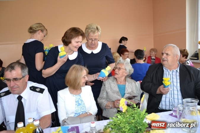 Zdjęcie w galerii na portalu naszraciborz.pl: Dziś w Owiszczach świętowano 150-lecie miejscowej szkoły wiadomości z regionu