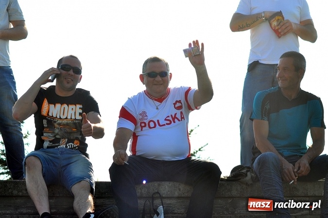 Zdjęcie w galerii na portalu naszraciborz.pl: Do niespodzianki zabrakło niewiele. Podział punktów w Pietrowicach Wielkich wiadomości z regionu