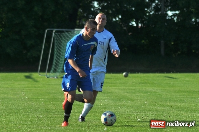 Zdjęcie w galerii na portalu naszraciborz.pl: Do niespodzianki zabrakło niewiele. Podział punktów w Pietrowicach Wielkich wiadomości z regionu