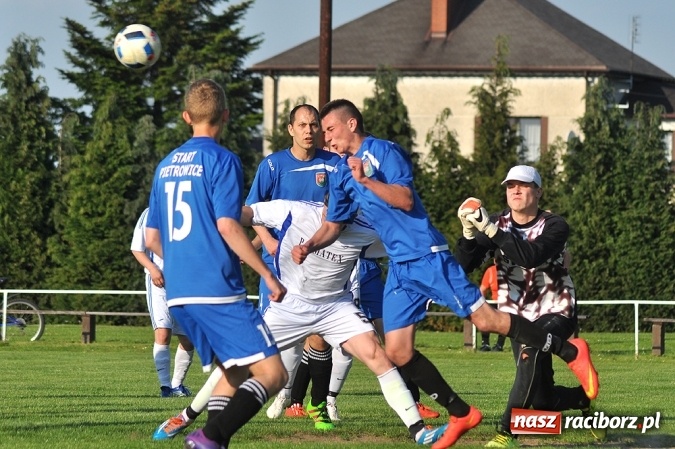 Zdjęcie w galerii na portalu naszraciborz.pl: Do niespodzianki zabrakło niewiele. Podział punktów w Pietrowicach Wielkich wiadomości z regionu