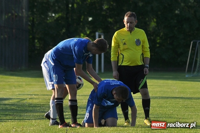 Zdjęcie w galerii na portalu naszraciborz.pl: Do niespodzianki zabrakło niewiele. Podział punktów w Pietrowicach Wielkich wiadomości z regionu