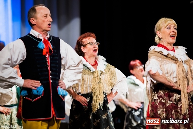 Zdjęcie w galerii na portalu naszraciborz.pl: Raciborski Dzień Seniora oraz 10-lecie działalności grupy Seniorzy ZPiT Strzecha wiadomości z regionu