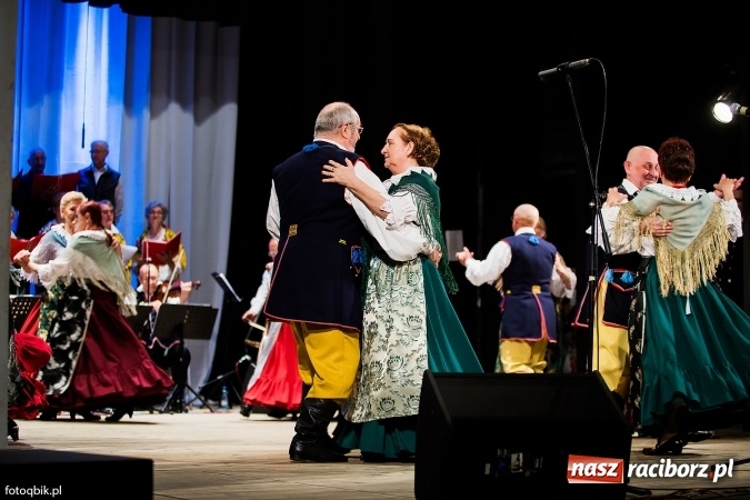 Zdjęcie w galerii na portalu naszraciborz.pl: Raciborski Dzień Seniora oraz 10-lecie działalności grupy Seniorzy ZPiT Strzecha wiadomości z regionu