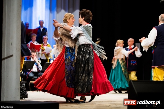 Zdjęcie w galerii na portalu naszraciborz.pl: Raciborski Dzień Seniora oraz 10-lecie działalności grupy Seniorzy ZPiT Strzecha wiadomości z regionu