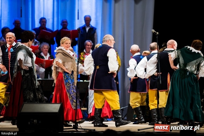 Zdjęcie w galerii na portalu naszraciborz.pl: Raciborski Dzień Seniora oraz 10-lecie działalności grupy Seniorzy ZPiT Strzecha wiadomości z regionu