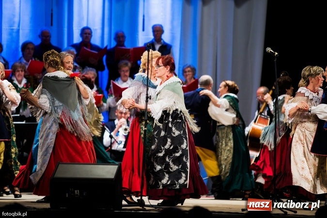 Zdjęcie w galerii na portalu naszraciborz.pl: Raciborski Dzień Seniora oraz 10-lecie działalności grupy Seniorzy ZPiT Strzecha wiadomości z regionu