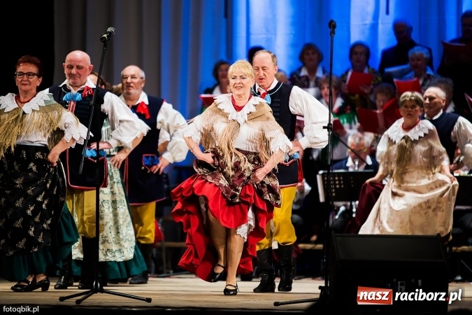 Zdjęcie w galerii na portalu naszraciborz.pl: Raciborski Dzień Seniora oraz 10-lecie działalności grupy Seniorzy ZPiT Strzecha wiadomości z regionu