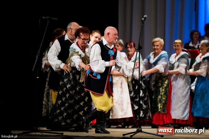 Zdjęcie w galerii na portalu naszraciborz.pl: Raciborski Dzień Seniora oraz 10-lecie działalności grupy Seniorzy ZPiT Strzecha wiadomości z regionu